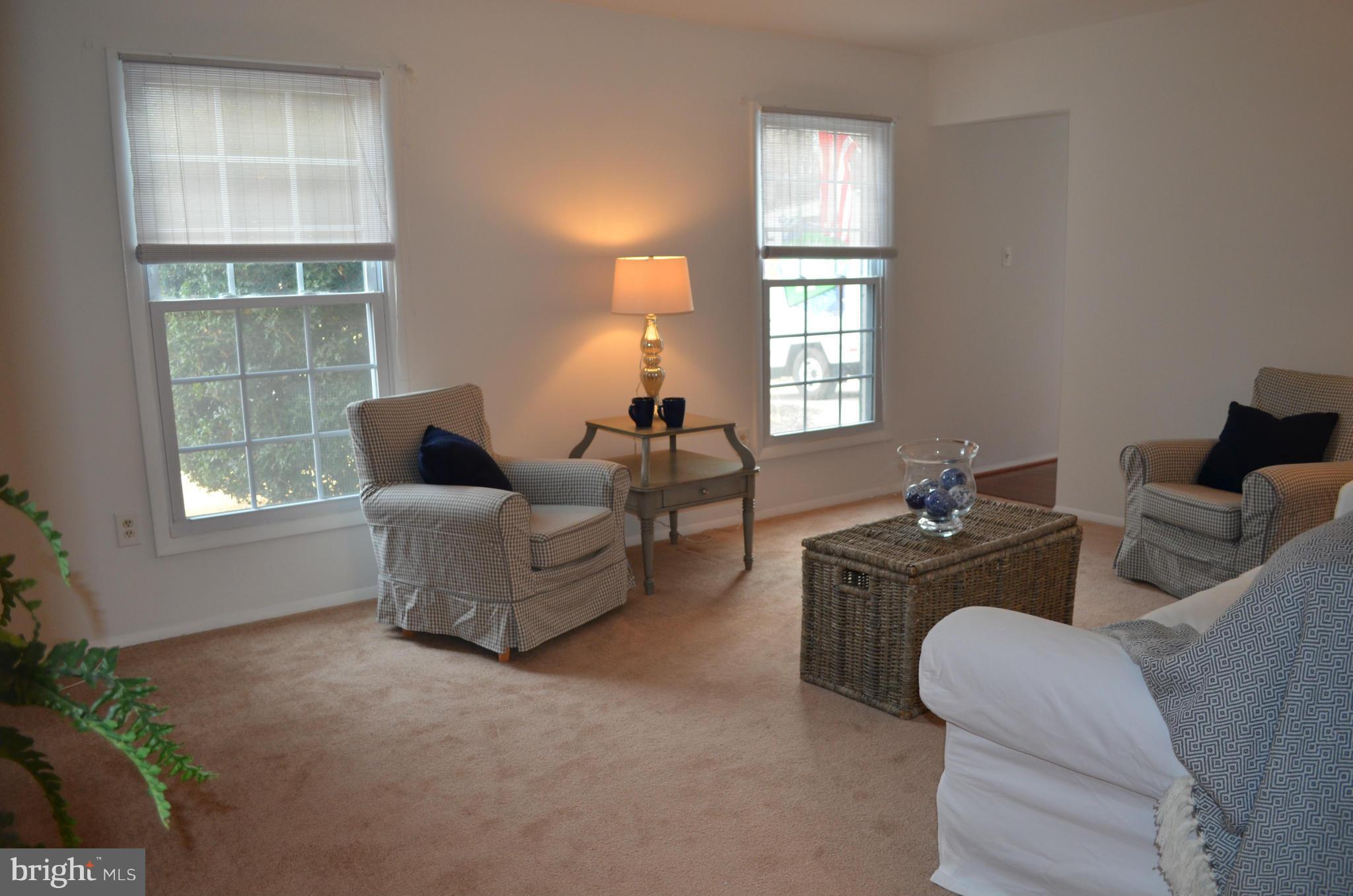 936 Fall Ridge Way Gambrills, MD 21054 - Photo 10 of 21 Living Room
