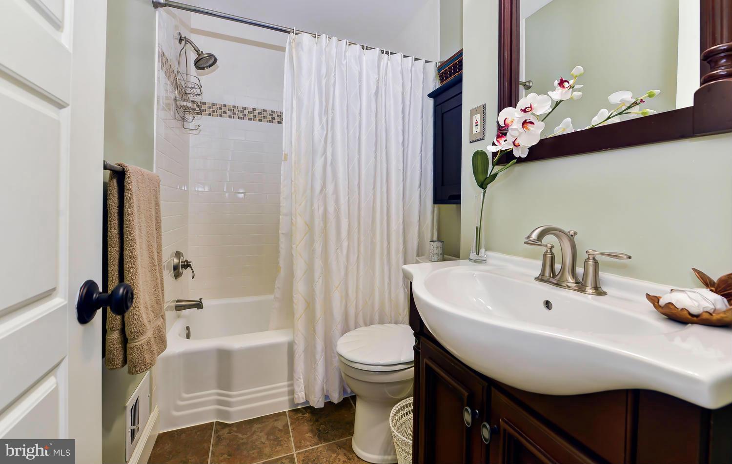 6324 Halsey Road McLean, VA 22101 - Photo 15 of 30 Bath