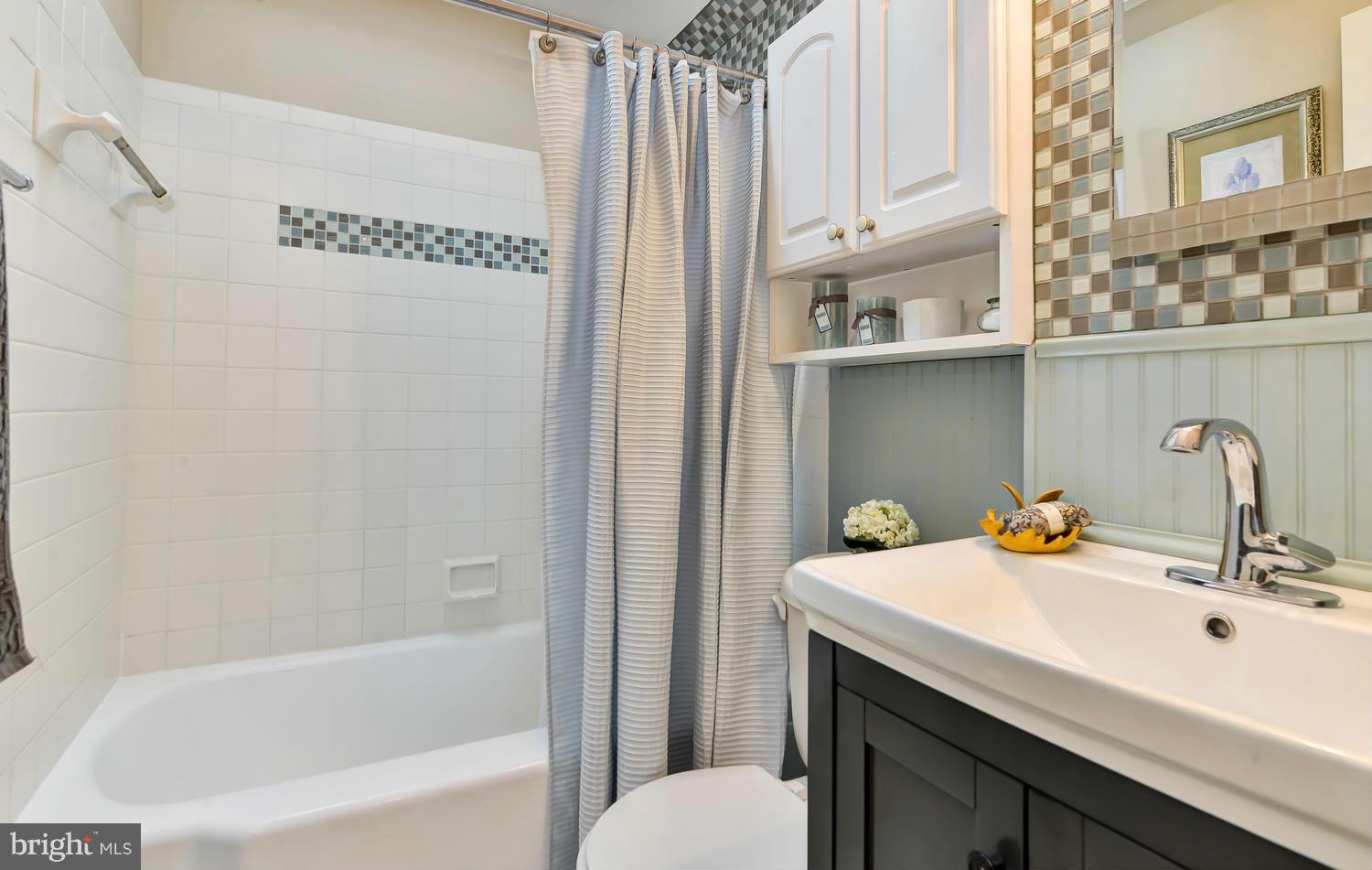 6324 Halsey Road McLean, VA 22101 - Photo 17 of 30 Bath
