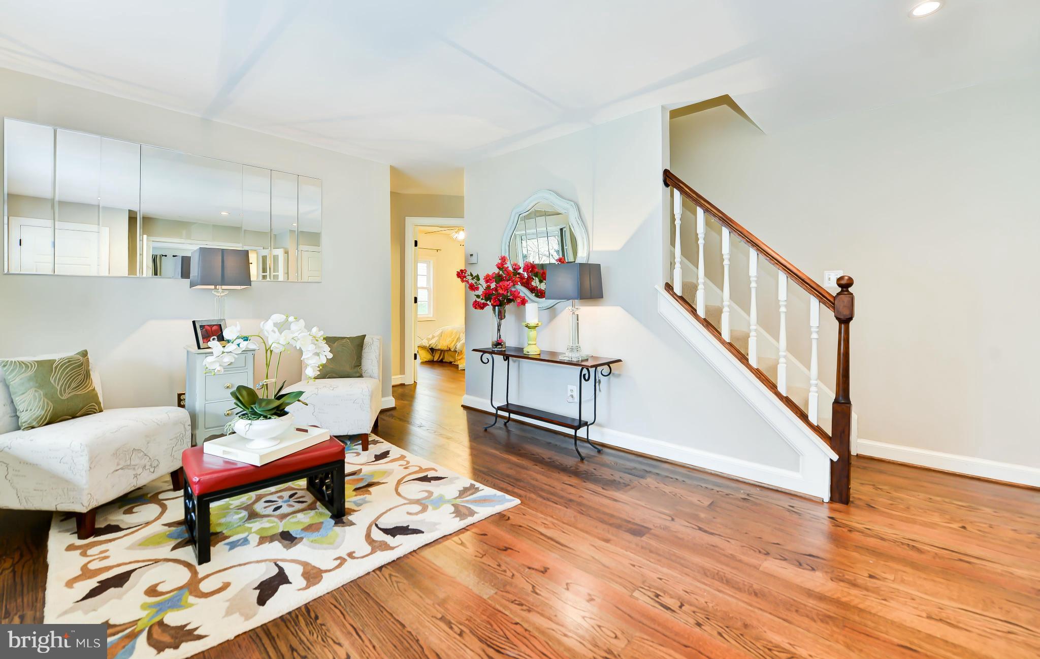 6324 Halsey Road McLean, VA 22101 - Photo 4 of 30 Living Room