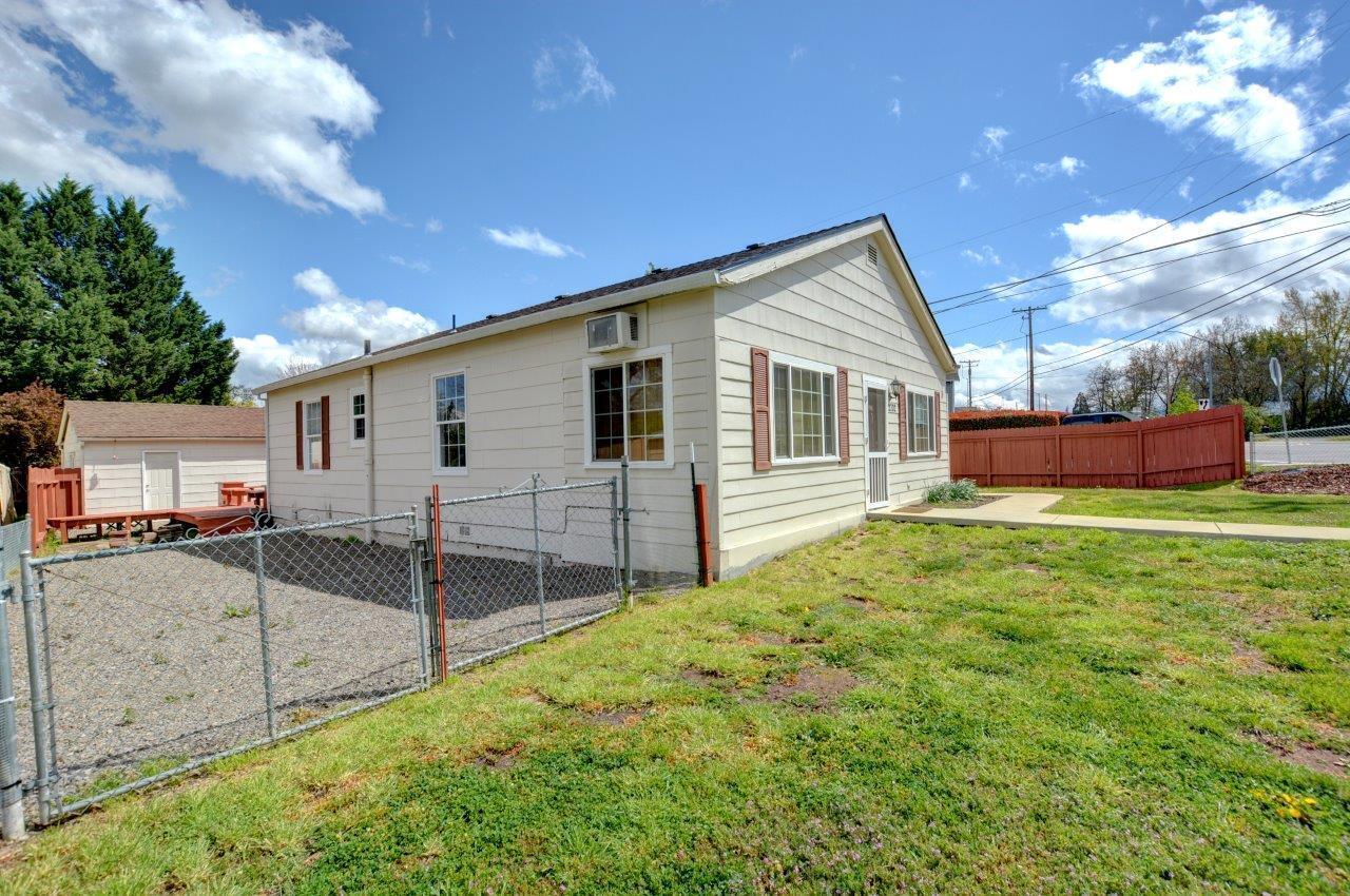 2702 Merriman Road Medford, OR 97501 - Photo 29 of 37 30