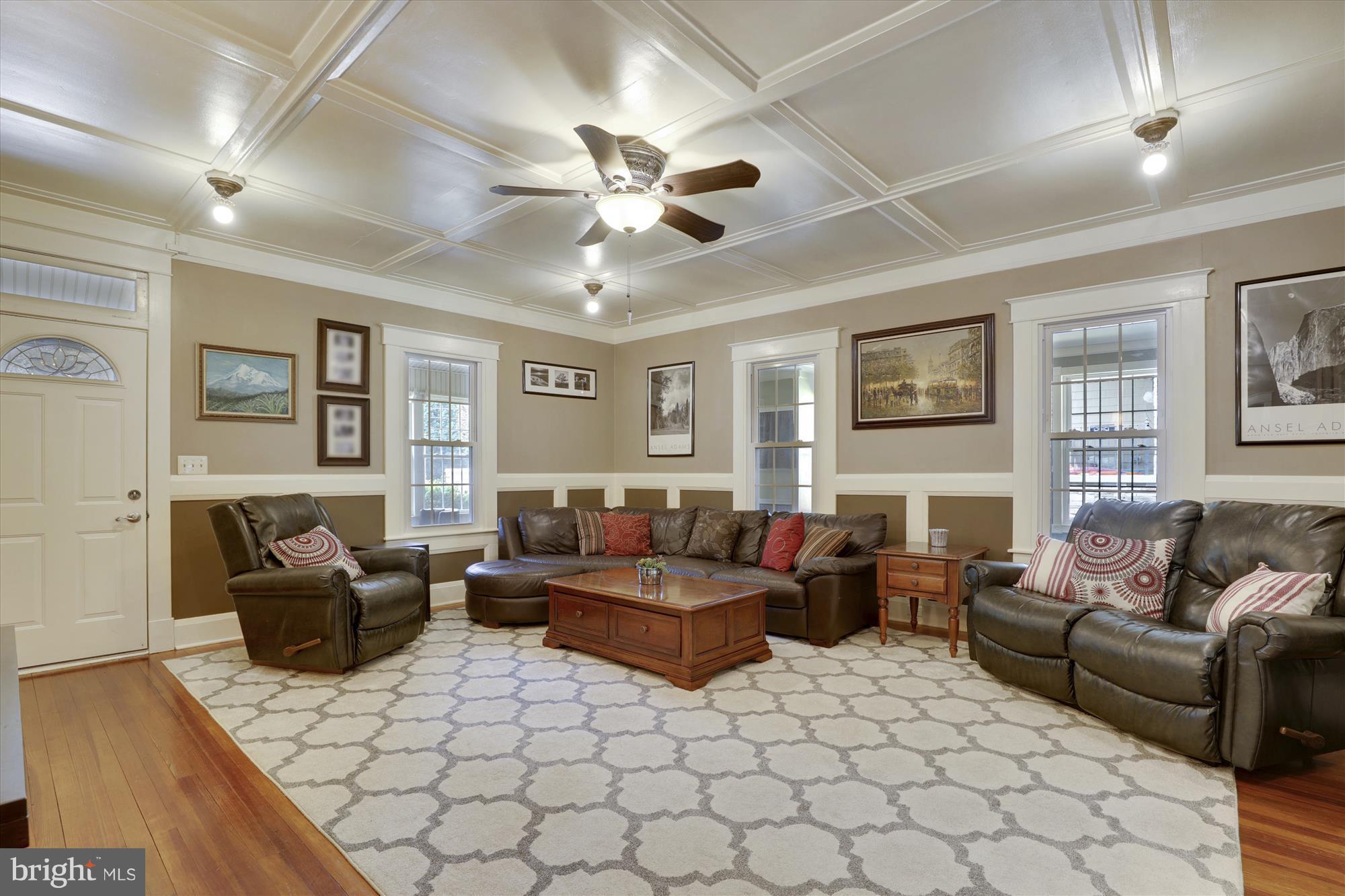 261 Lake Riviera Road Pasadena, MD 21122 - Photo 3 of 30 Living Room