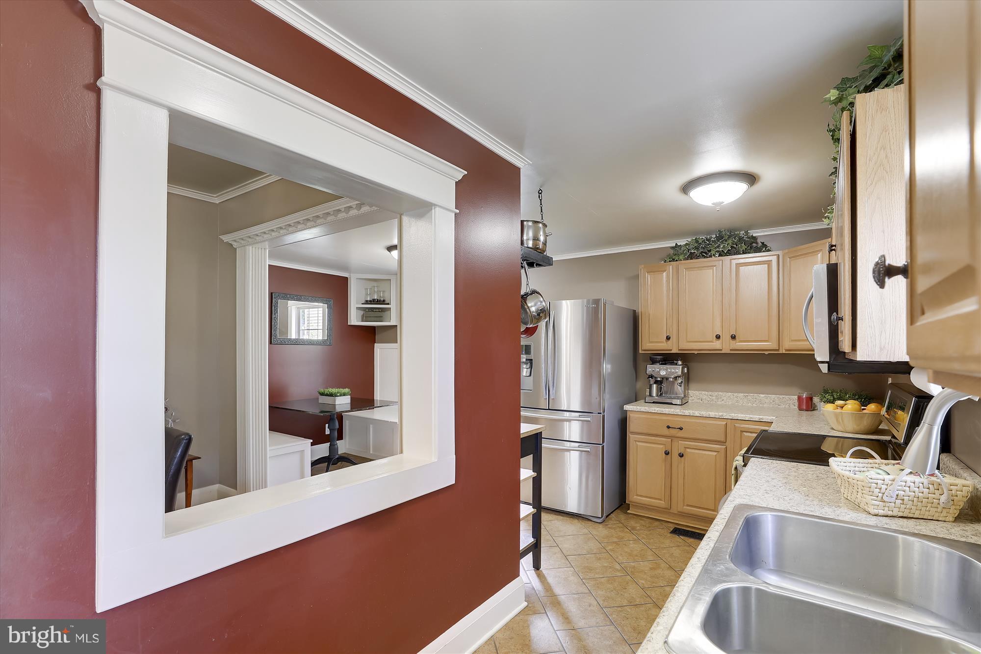 261 Lake Riviera Road Pasadena, MD 21122 - Photo 4 of 30 Kitchen