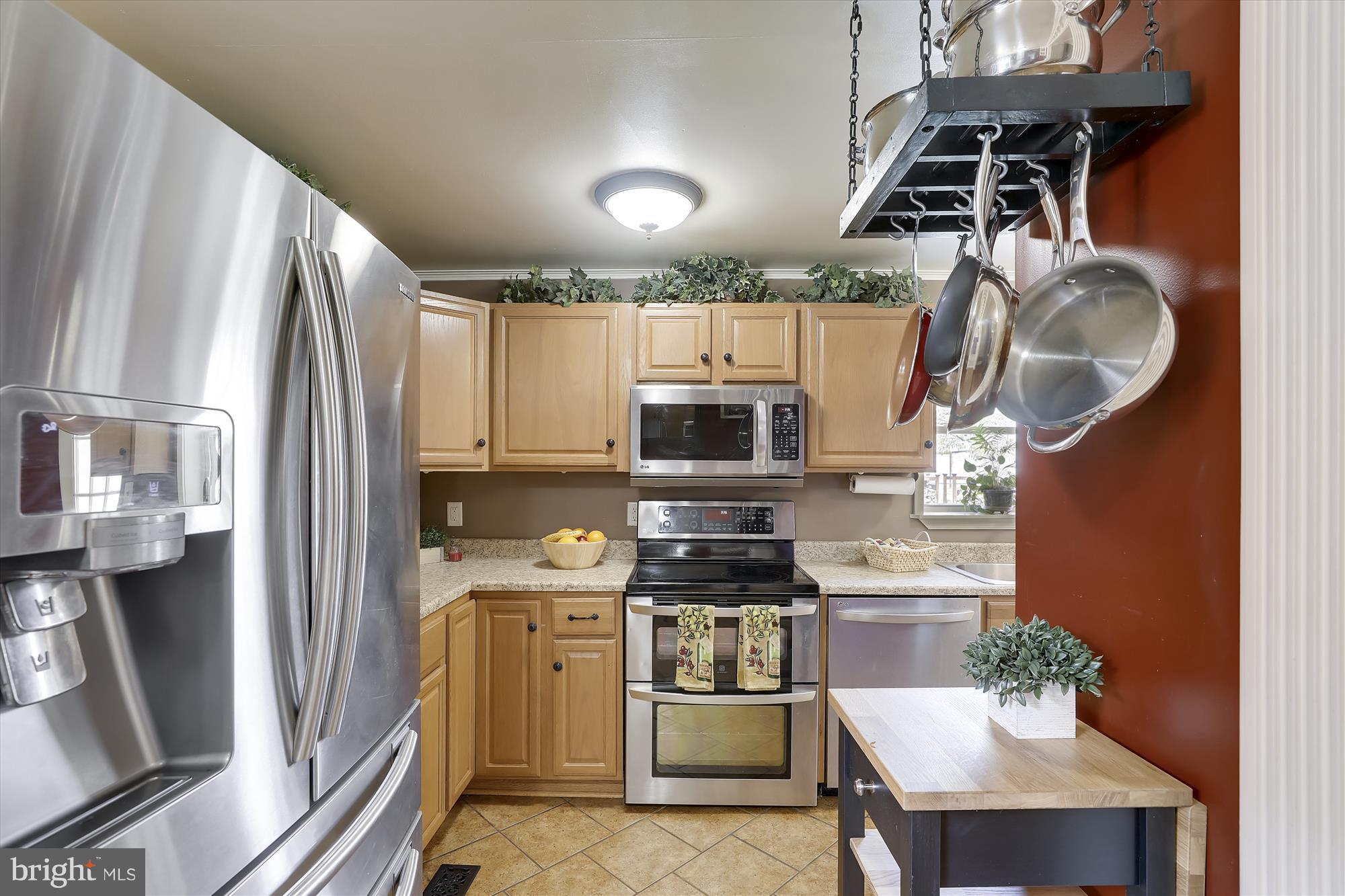 261 Lake Riviera Road Pasadena, MD 21122 - Photo 5 of 30 Kitchen