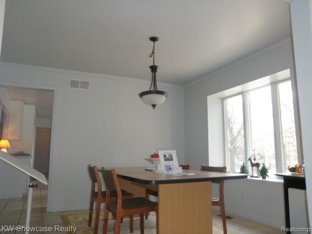 601 Uphill Road Milford, MI 48381 - Photo 7 of 37 007.jpg