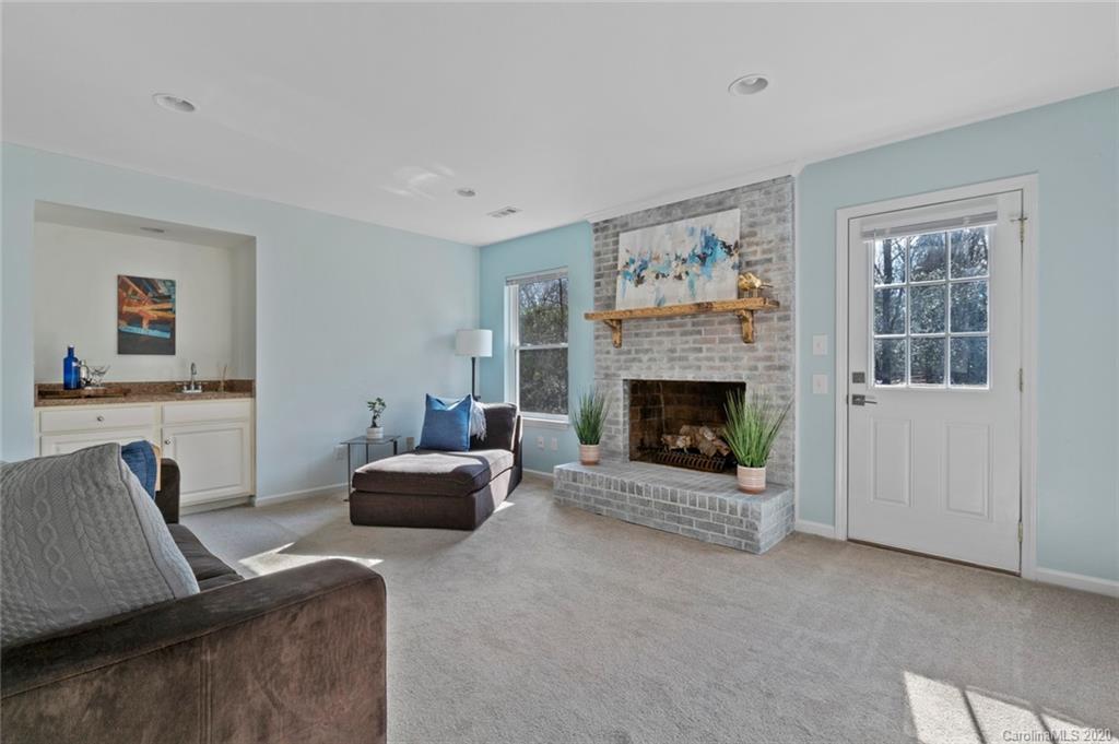 7419 Bent Oak Road Charlotte, NC 28226 - Photo 4 of 45