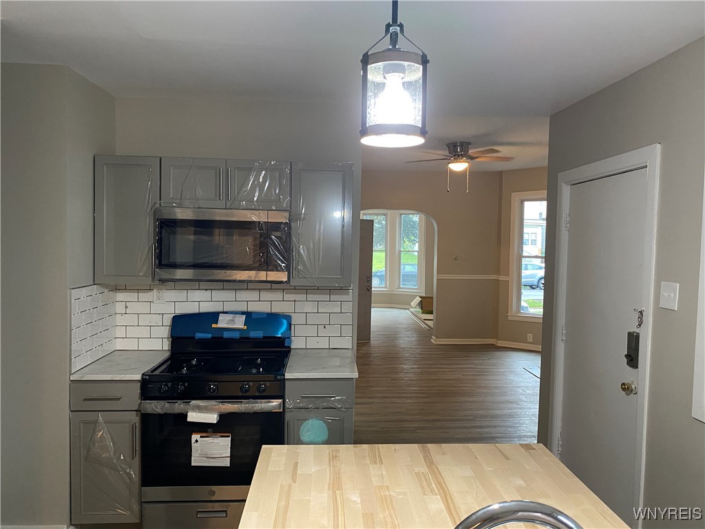 434 14th Street Buffalo, NY 14213 - Photo 3 of 26