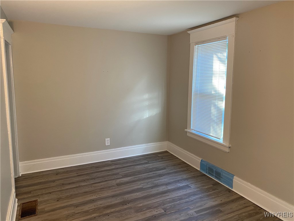 434 14th Street Buffalo, NY 14213 - Photo 8 of 26