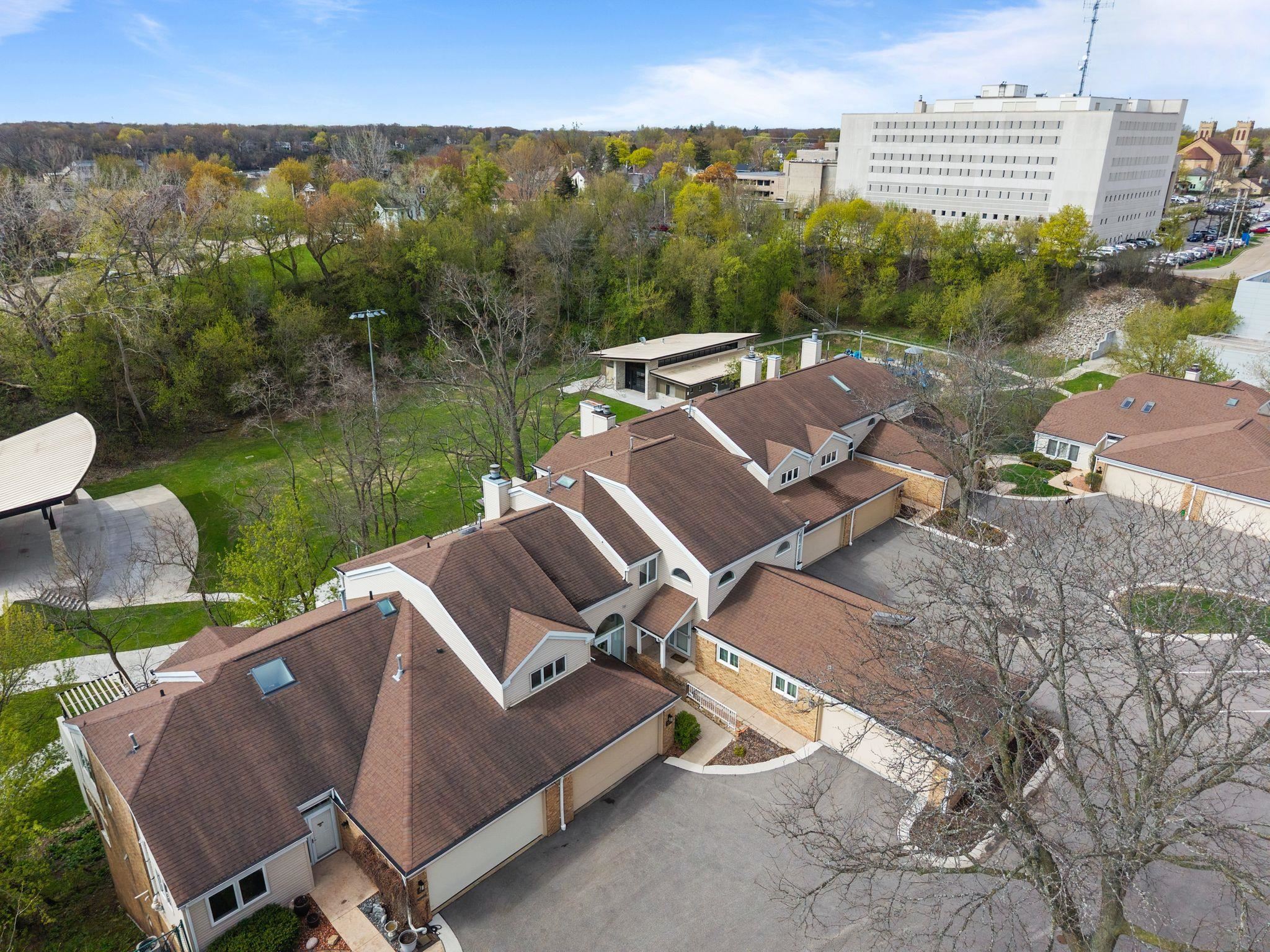 10 South Lawrence Court, Unit 10 Appleton, WI 54911 - Photo 27 of 33