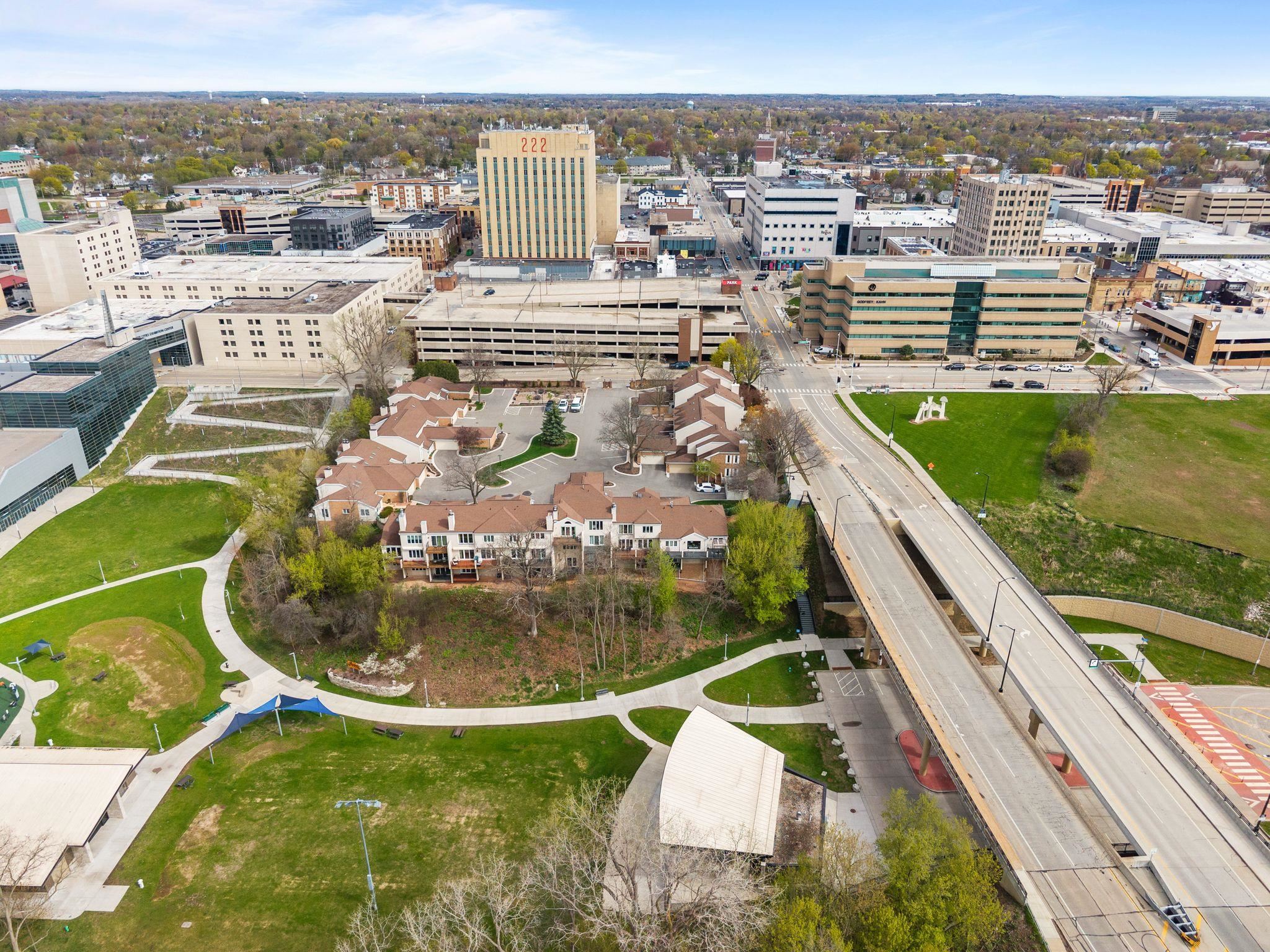 10 South Lawrence Court, Unit 10 Appleton, WI 54911 - Photo 28 of 33