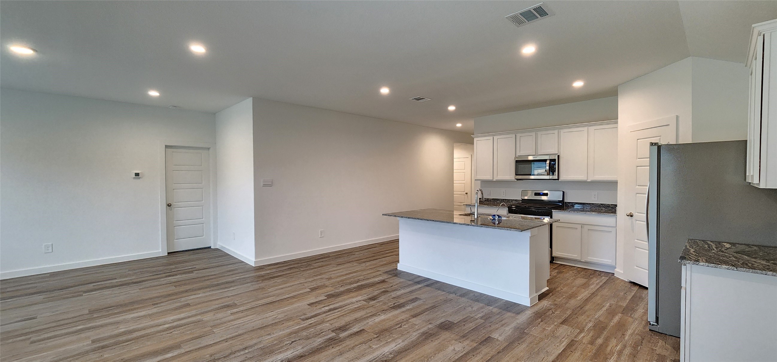 1107 Toledo Bend Pass Rosharon, TX 77583 - Photo 4 of 30 Kitchen to breakfast area