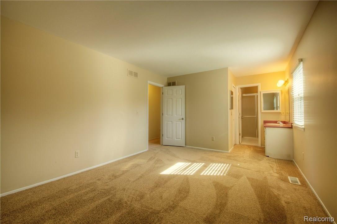 42032 Saltz Road Canton, MI 48187 - Photo 20 of 33 20 Master Bed.jpg