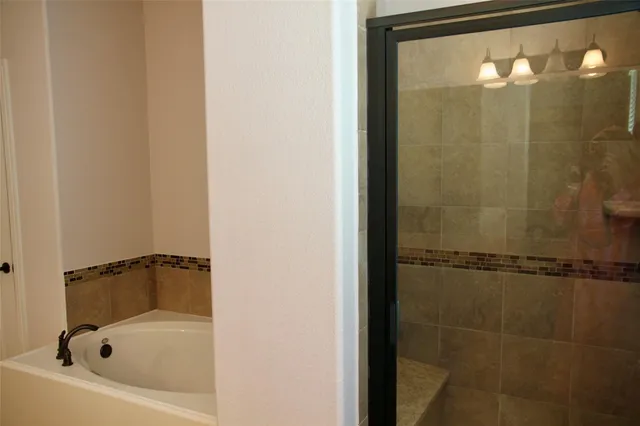 $3,200 | 28 West Oaks Drive, Houston, TX 77058