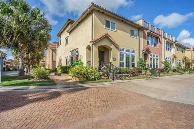 $3,200 | 28 West Oaks Drive, Houston, TX 77058