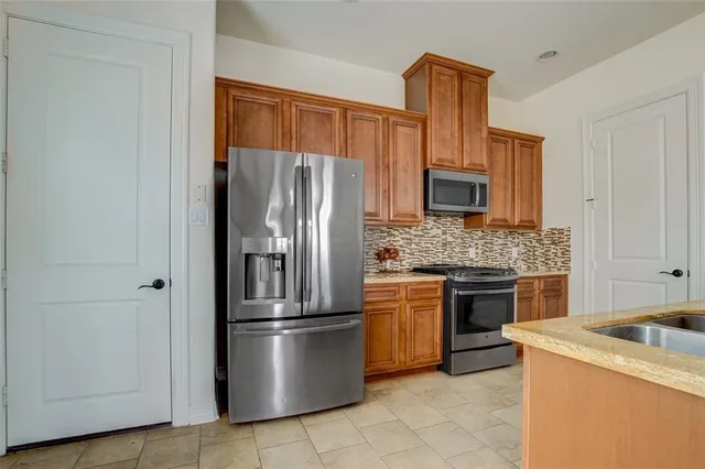 $3,200 | 28 West Oaks Drive, Houston, TX 77058