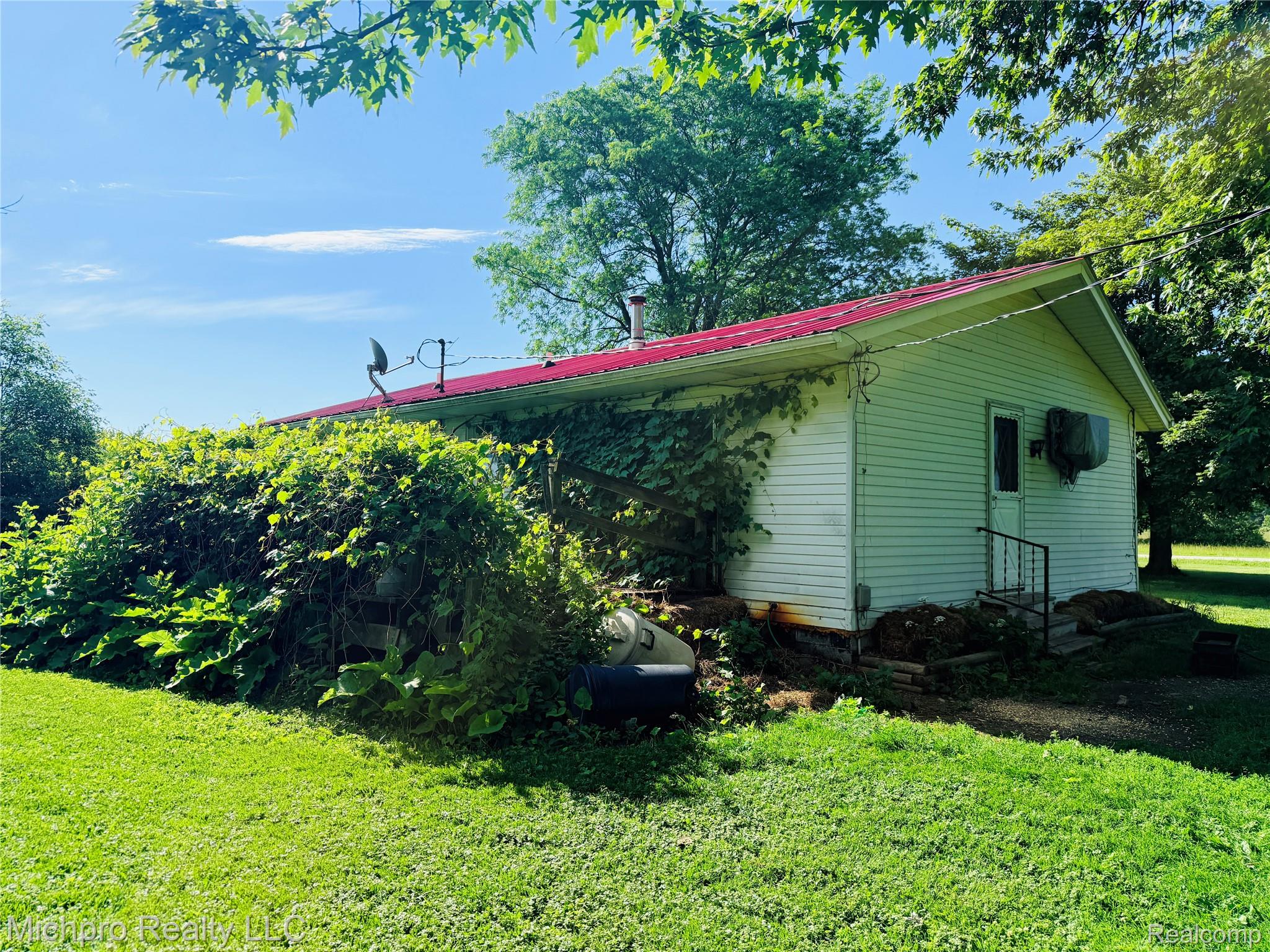 11438 Hill Road Memphis, MI 48041 - Photo 4 of 15 IMG_3027.JPG