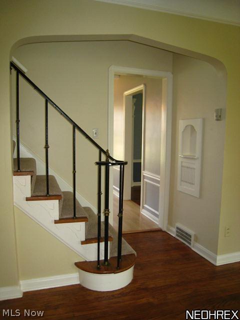 3541 Lytle Road Beachwood, OH 44122 - Photo 2 of 20 Staircase leading to the 2nd floor from living room and kitchen.