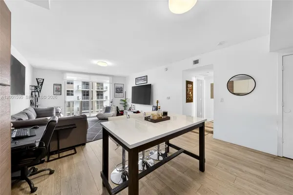 $2,750 | 1010 Southwest 2nd Avenue, Unit 1605, Miami, FL 33130