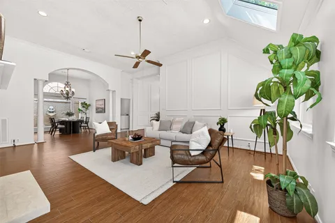 $559,000 | 6 Skyland Place, The Woodlands, TX 77381