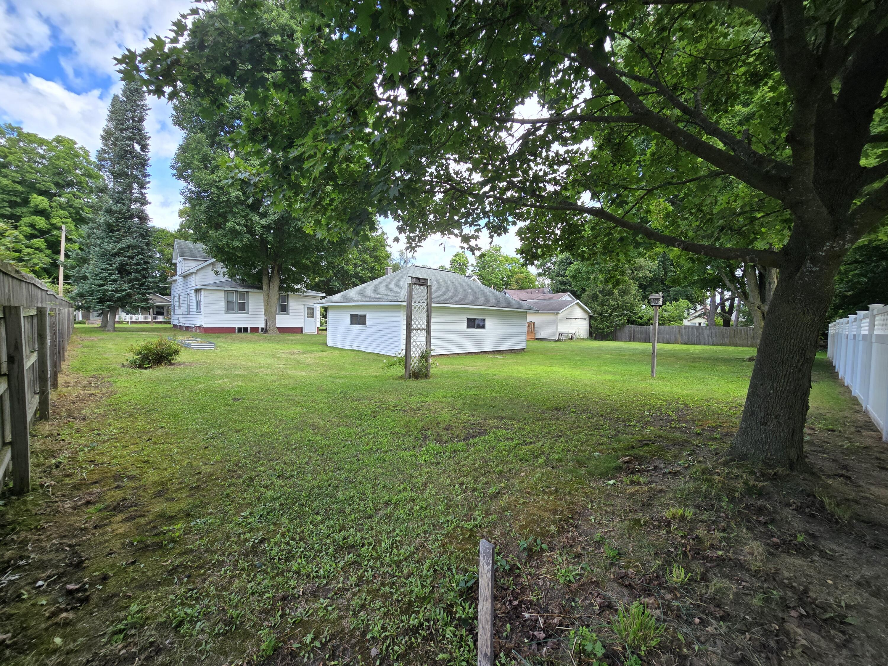 233 North Avenue Reed City, MI 49677 - Photo 8 of 47 Back Yard