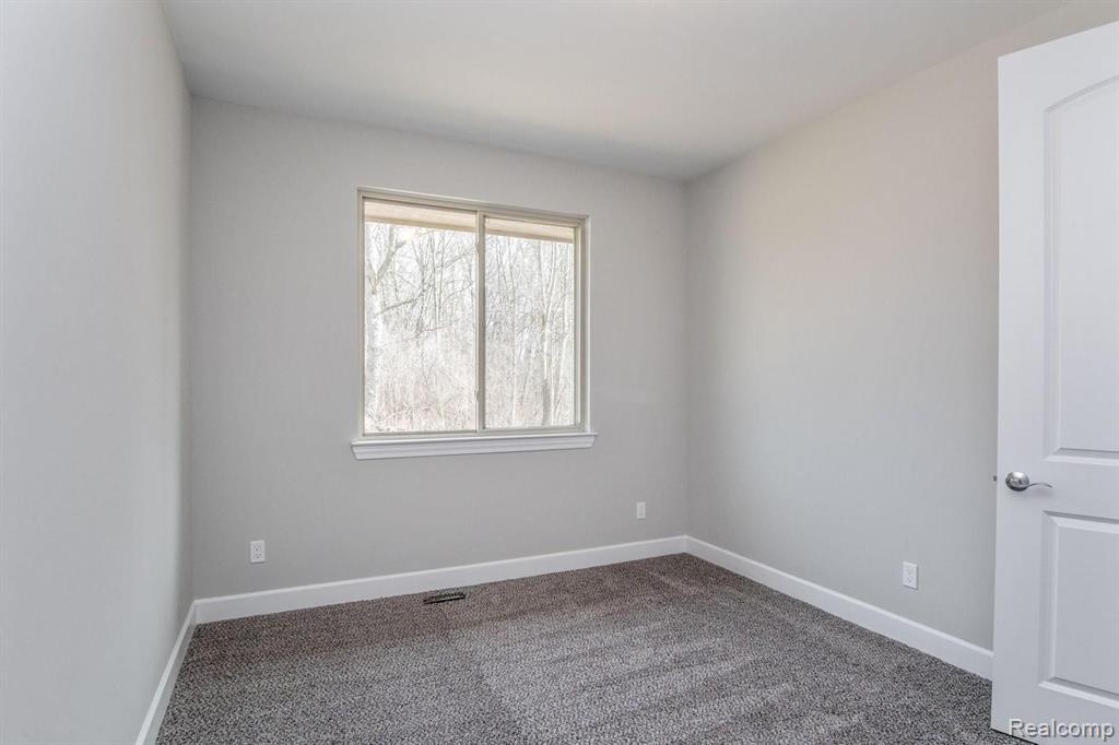 47639 Alpine Drive Novi, MI 48374 - Photo 22 of 36