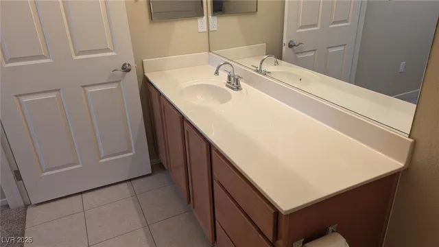 $2,000 | 2291 West Horizon Ridge Parkway, Unit 1202, Henderson, NV 89052