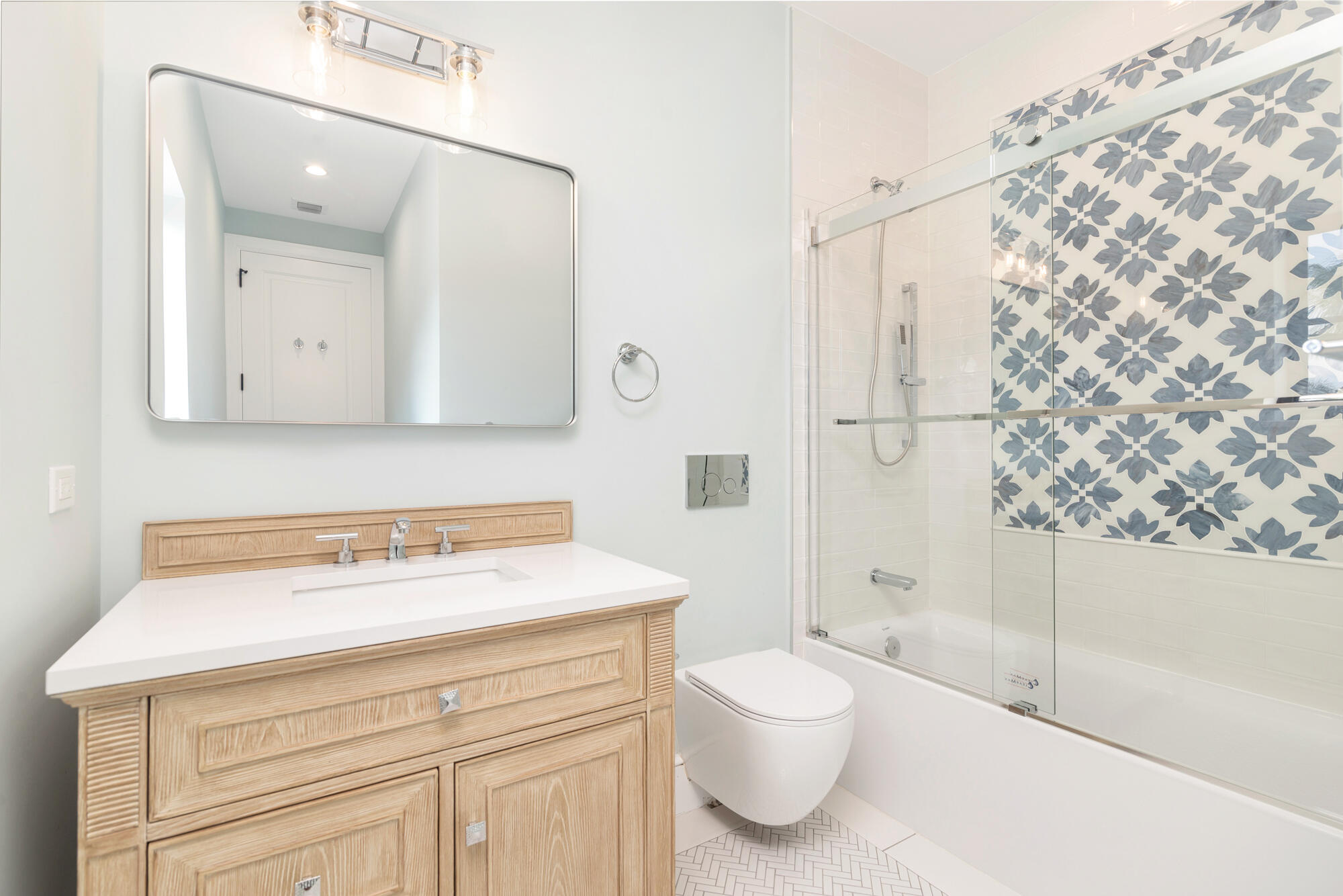 265 Marlborough Road West Palm Beach, FL 33405 - Photo 45 of 76 Bathroom 2