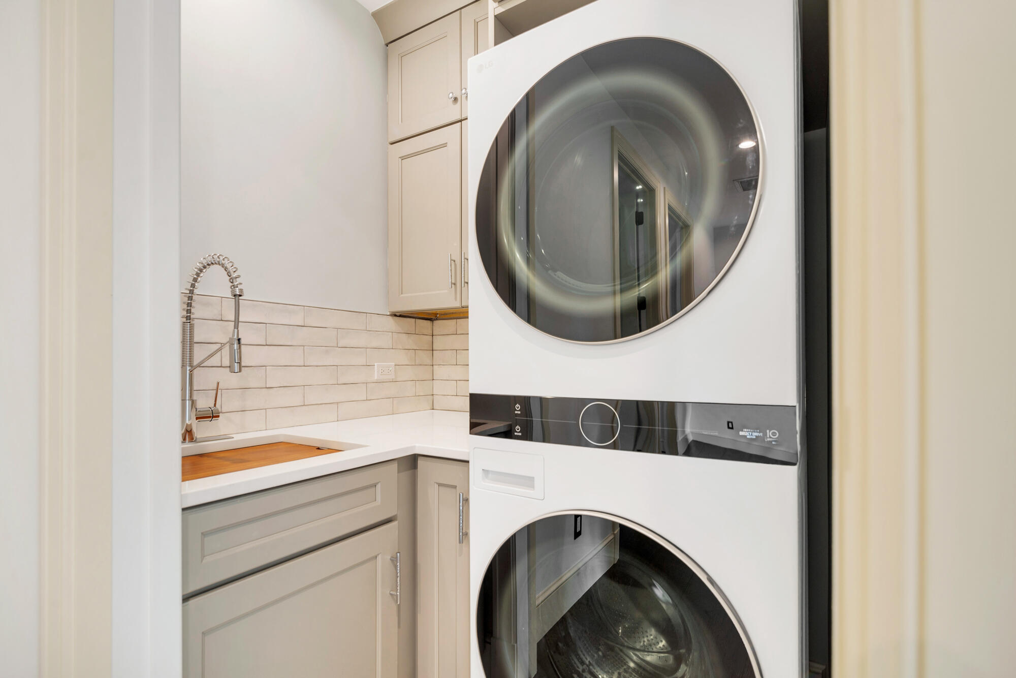 265 Marlborough Road West Palm Beach, FL 33405 - Photo 53 of 76 Upstairs laundry