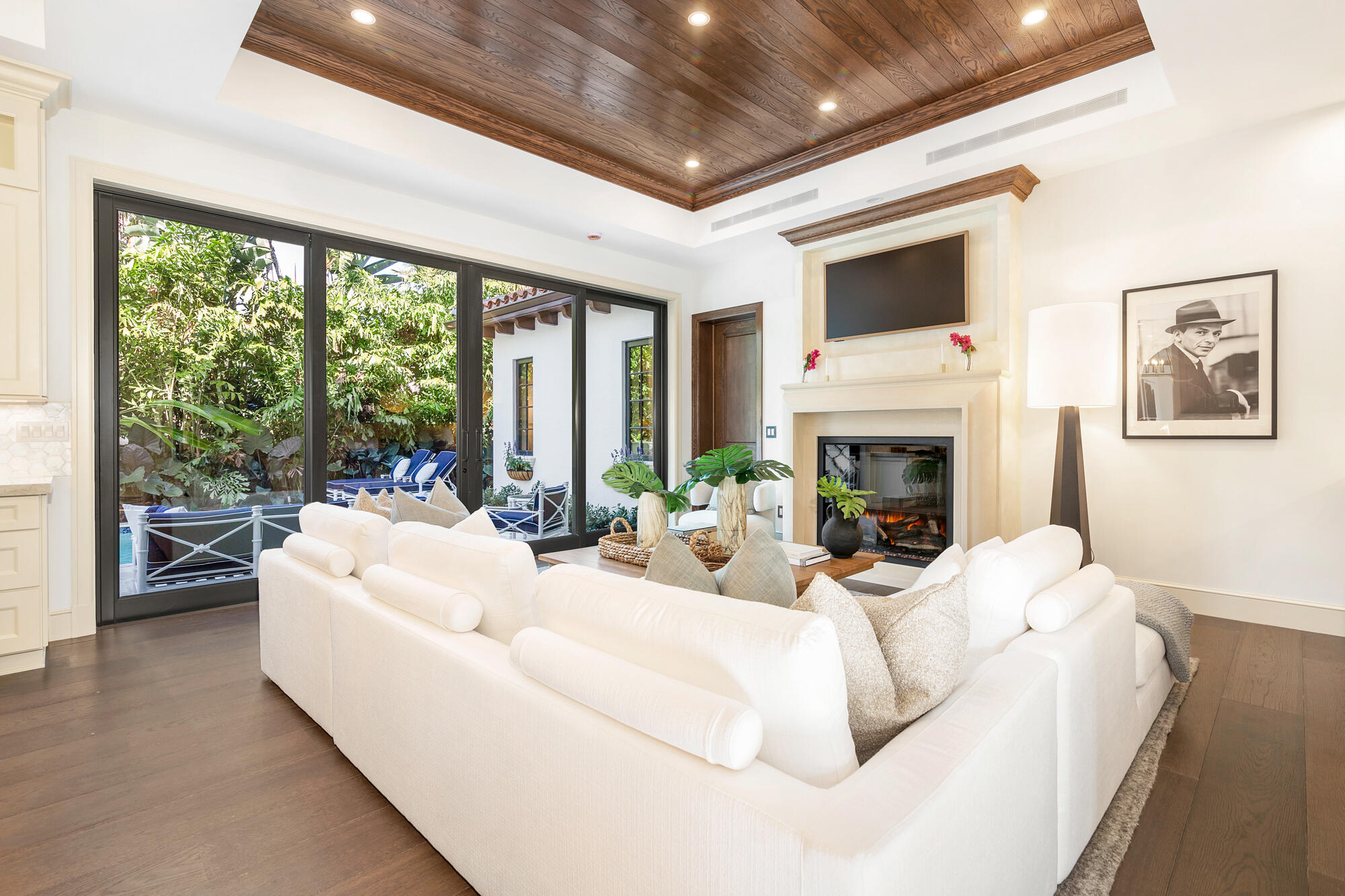 265 Marlborough Road West Palm Beach, FL 33405 - Photo 8 of 76 Living Room