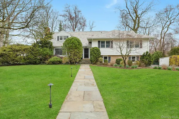$3,295,000 | 22 Leatherstocking Lane, Scarsdale, NY 10583