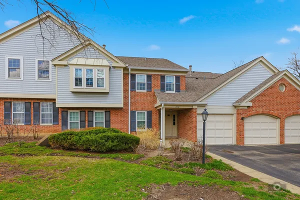 $299,900 | 1612 Warwick Court, Unit A2, Wheeling, IL 60090