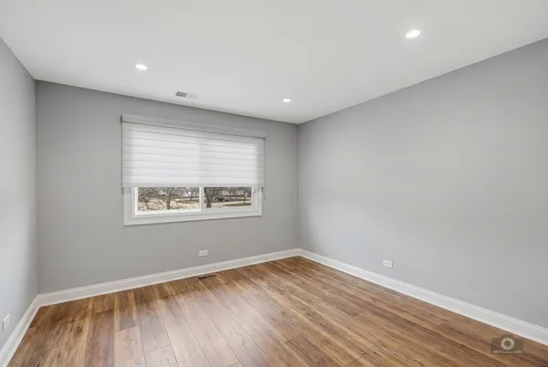 $299,900 | 1612 Warwick Court, Unit A2, Wheeling, IL 60090