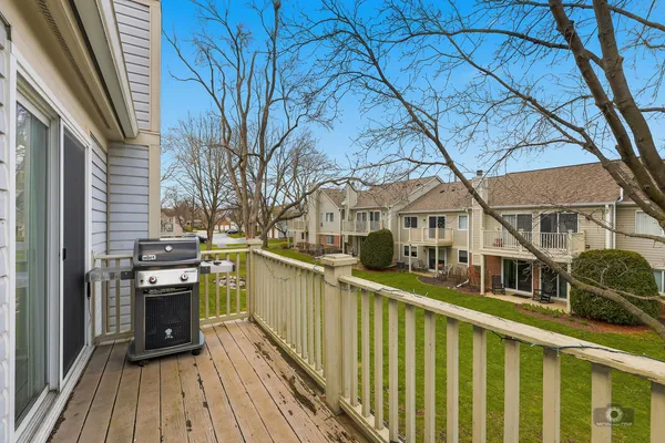 $299,900 | 1612 Warwick Court, Unit A2, Wheeling, IL 60090