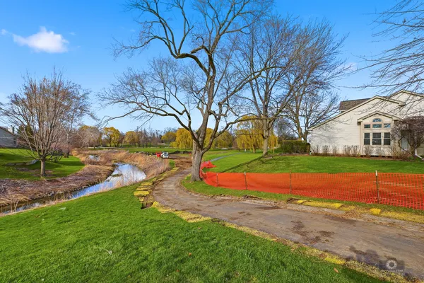 $299,900 | 1612 Warwick Court, Unit A2, Wheeling, IL 60090