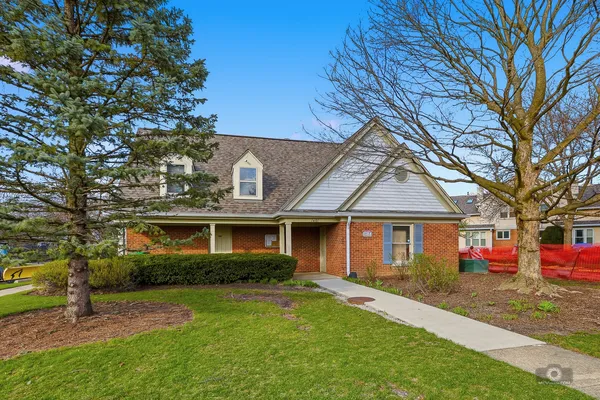 $299,900 | 1612 Warwick Court, Unit A2, Wheeling, IL 60090