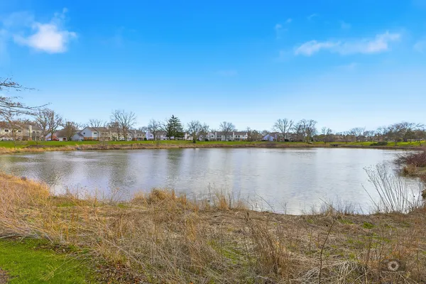 $299,900 | 1612 Warwick Court, Unit A2, Wheeling, IL 60090