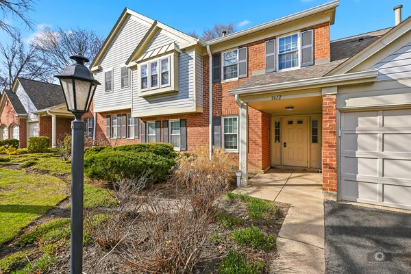 $299,900 | 1612 Warwick Court, Unit A2, Wheeling, IL 60090