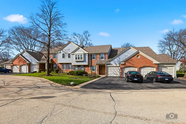 $299,900 | 1612 Warwick Court, Unit A2, Wheeling, IL 60090