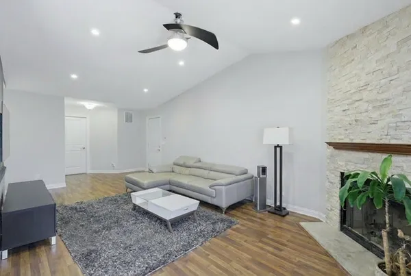 $299,900 | 1612 Warwick Court, Unit A2, Wheeling, IL 60090