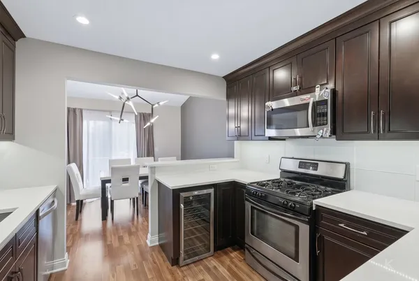 $299,900 | 1612 Warwick Court, Unit A2, Wheeling, IL 60090