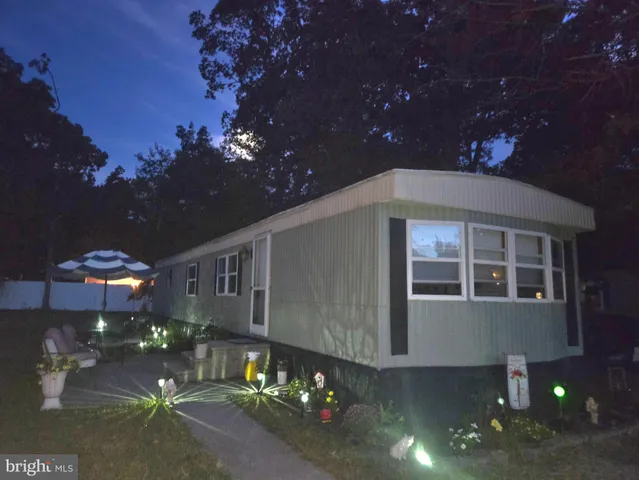 a view of backyard and trees