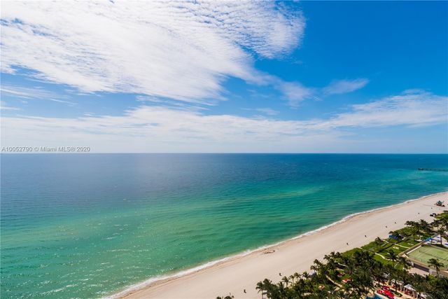 a view of a yard with an trees