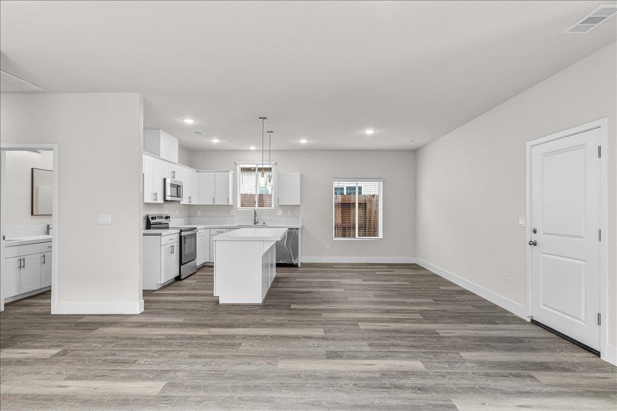 1409 Villa Way Modesto, CA 95351 - Photo 11 of 36