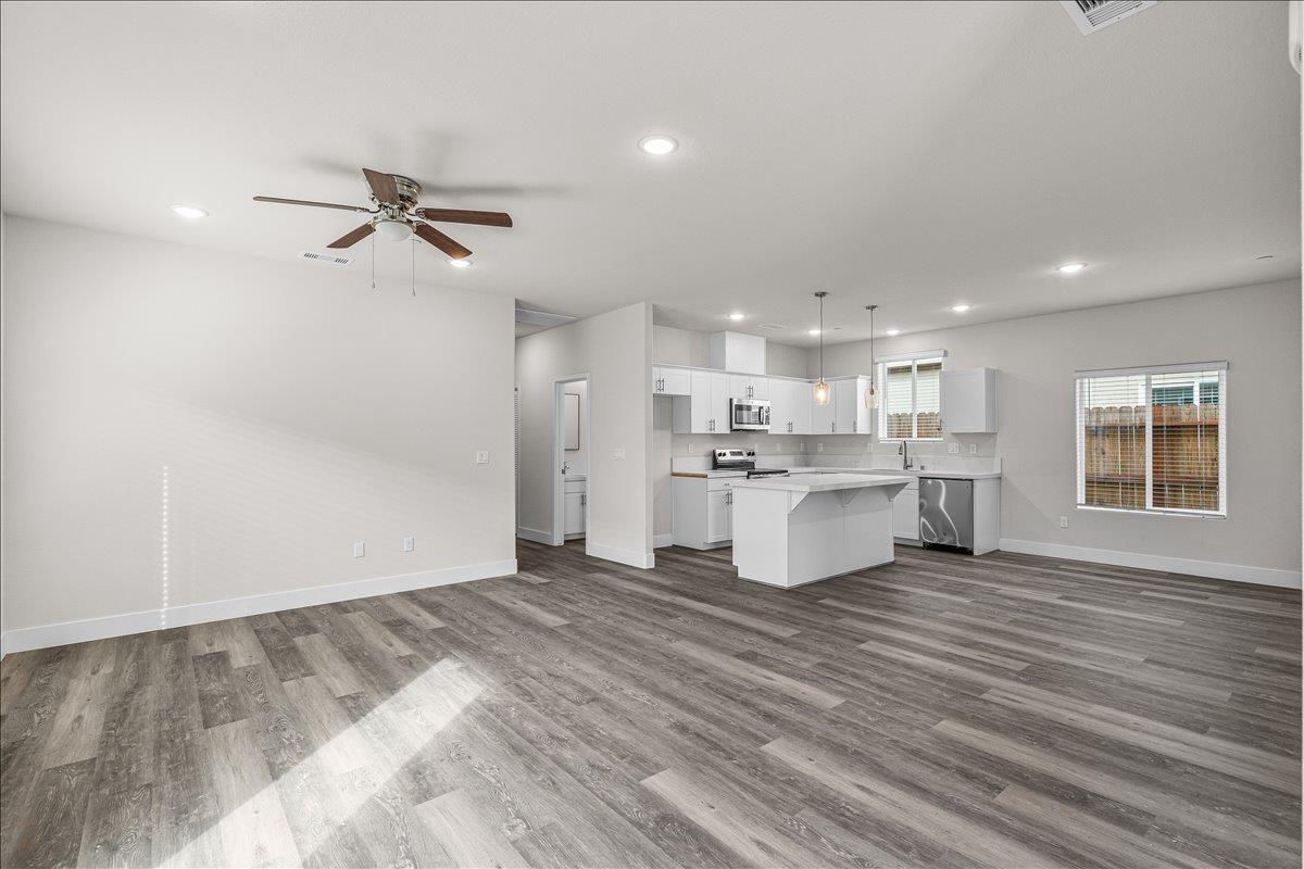 1409 Villa Way Modesto, CA 95351 - Photo 7 of 36