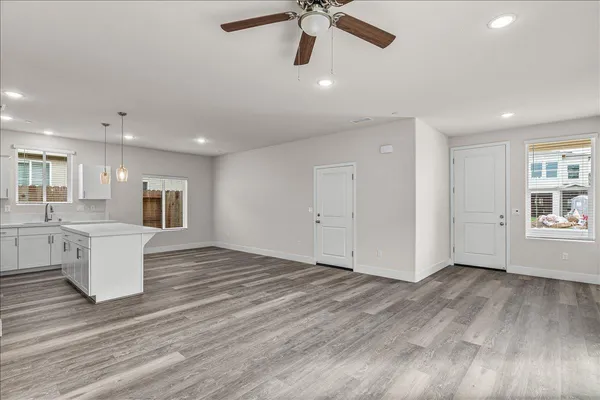 $429,000 | 1409 Villa Way, Modesto, CA 95351