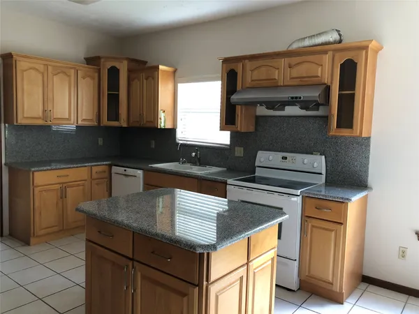 $2,500 | 2434 Hodges Bend Circle, Sugar Land, TX 77479