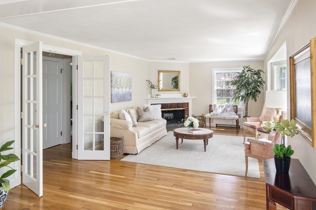 21 Leslie Road Winchester, MA 01890 - Photo 4 of 38