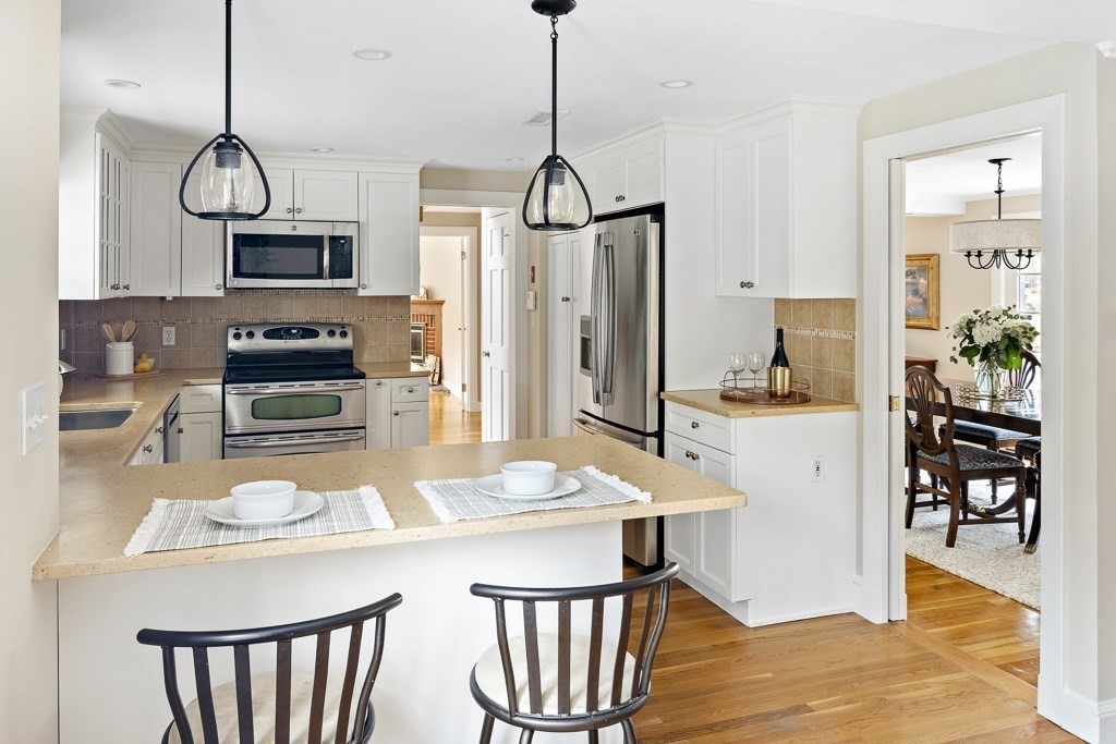 21 Leslie Road Winchester, MA 01890 - Photo 8 of 38