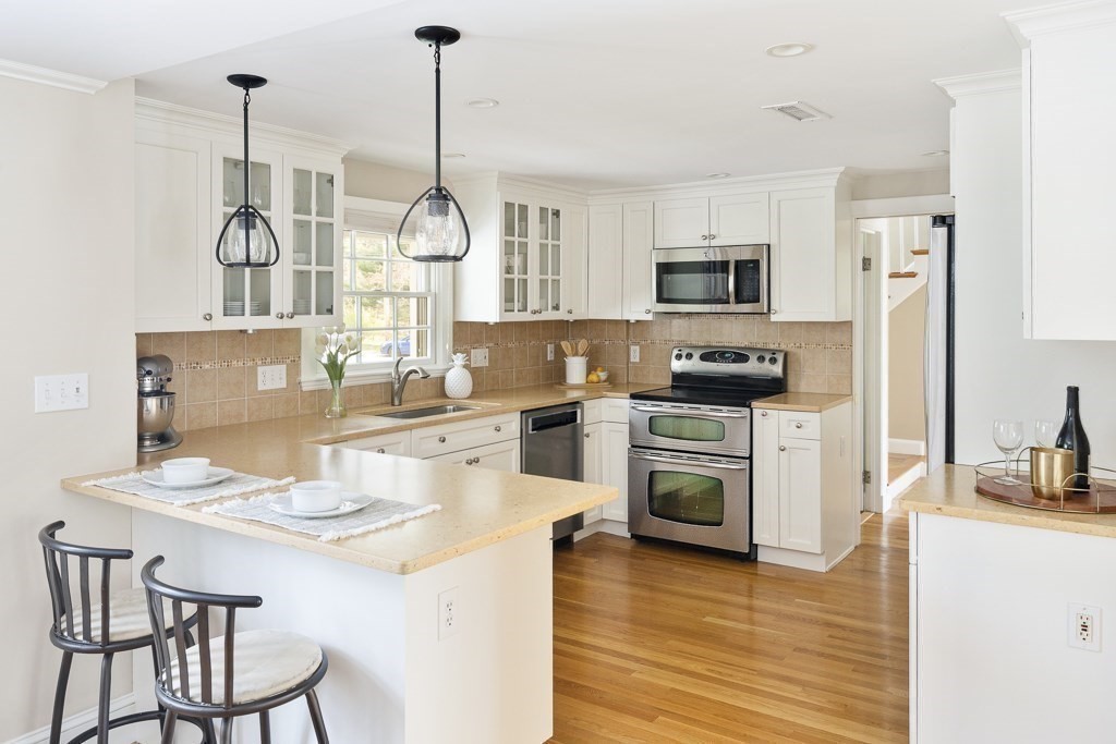 21 Leslie Road Winchester, MA 01890 - Photo 9 of 38