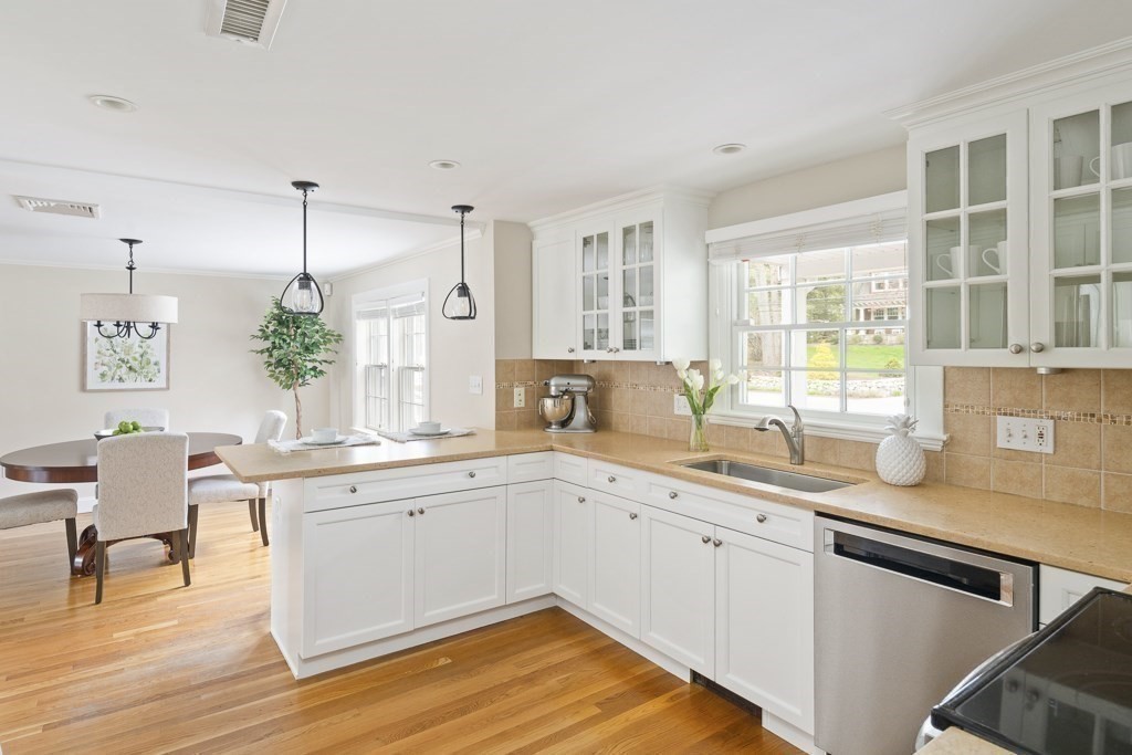 21 Leslie Road Winchester, MA 01890 - Photo 10 of 38